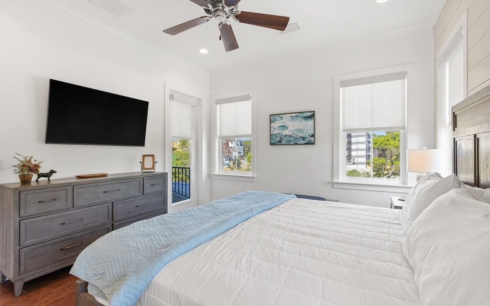 5BR Home w/ Private Heated Pool, Golf Cart, 4 Bikes, Near 30a!