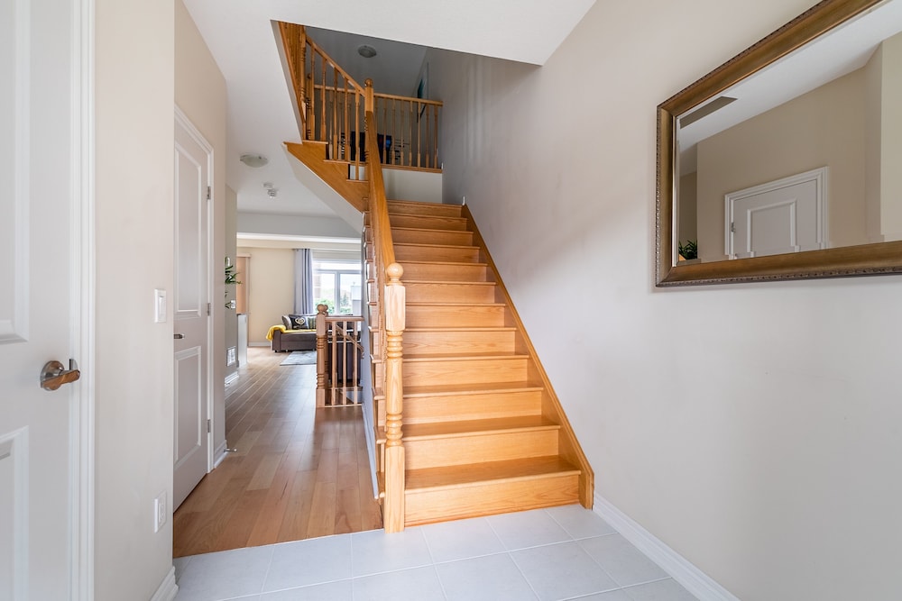 Modern 3BR 2BA Townhome in Lakeshore