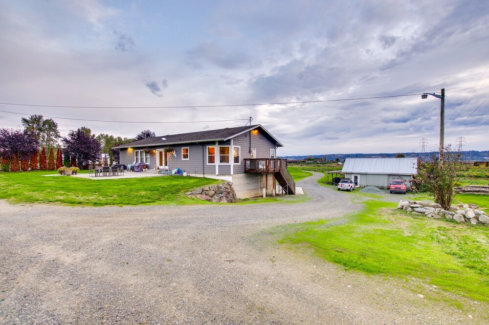 Chic & Modern Snohomish Hideaway on a Working Farm view 4