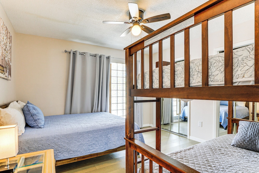Furnished Sunroom w/ TV! Canal-front Bradenton Gem