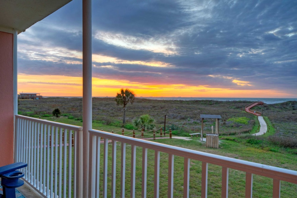 2 Studios Beach Boardwalk, 2 Pools, Tennis/pickleball Island Retreat Complex