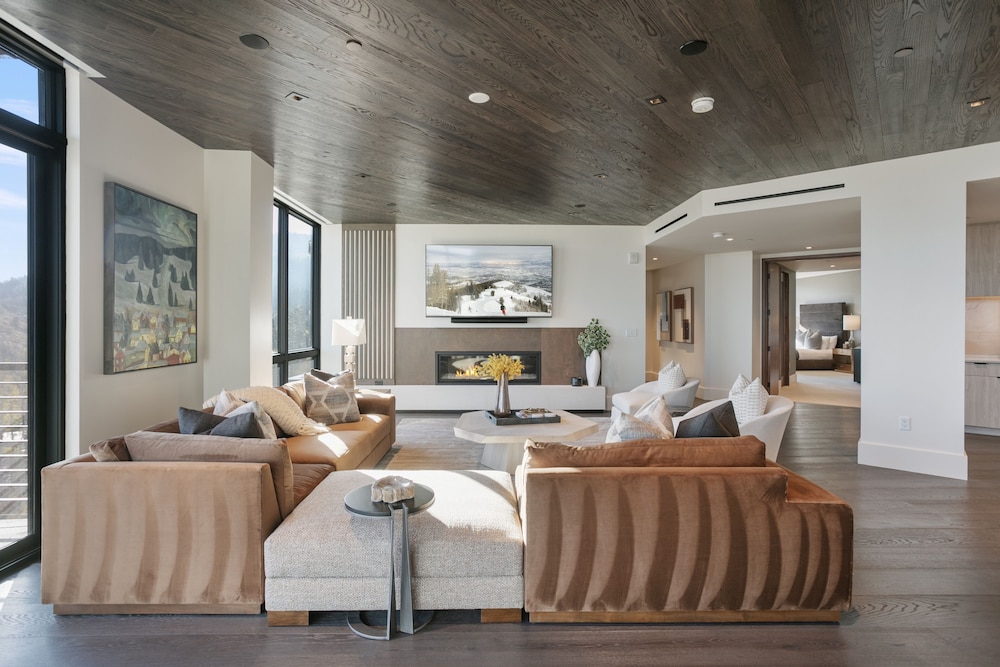 201 - Four Bedroom Argent 4 Condo