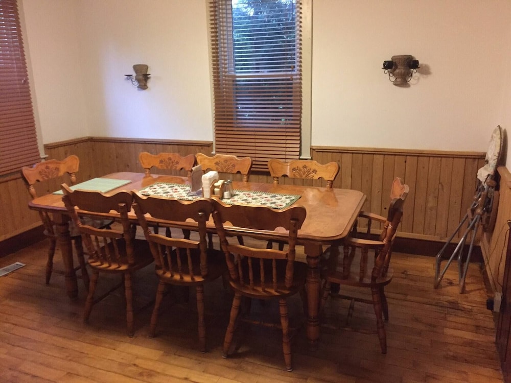 4 Bedroom Cottage On Manitoulin Island - Next to Sandy Beach!