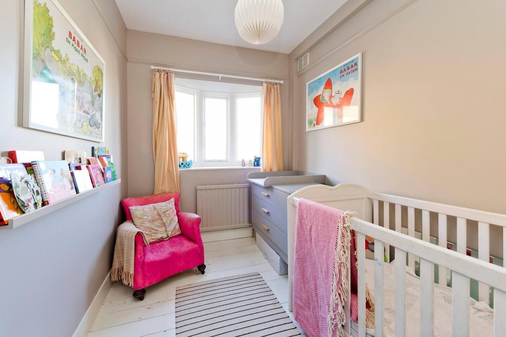 Long Stay Discounts - Modern Bright 5-bed Acton