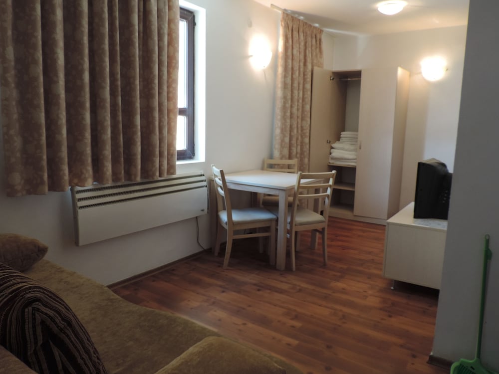 Gondola Apartments & Suites view 4