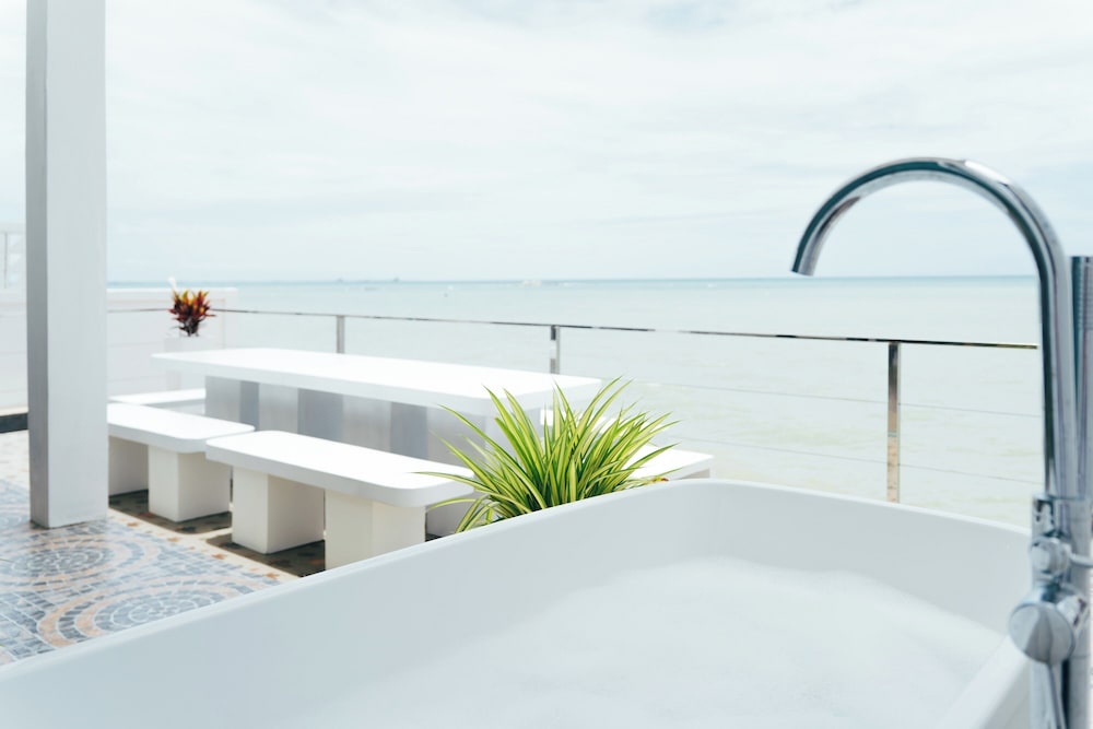 Phaladise Beach Villa at Phala Beach, Ban Chang