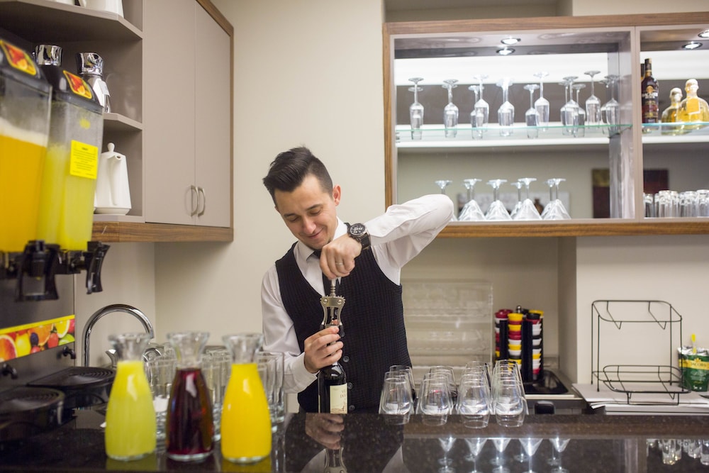 The White Orient Otel - Image 15