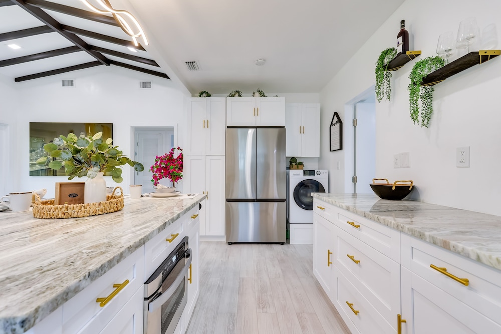 Stylish Miami Home: 2 Mi to Intracoastal Waterway!
