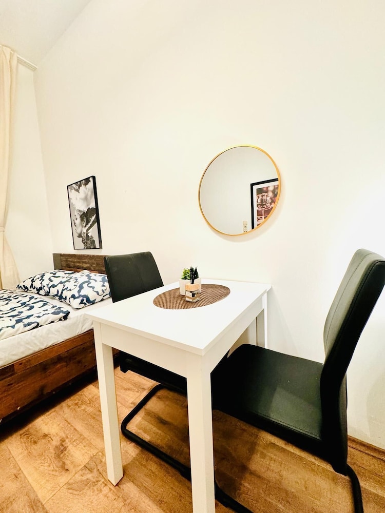 5BR Apt For 10 Walk to Kaufpark Alterlaa