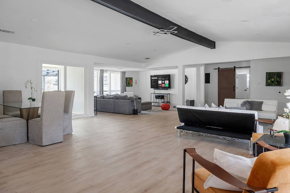 The Belvedere Pet Friendly Spacious Yard
