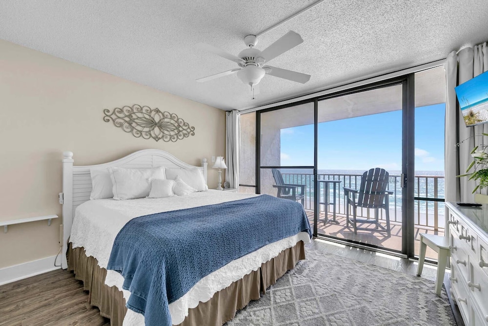 Leeward 403 at Edgewater