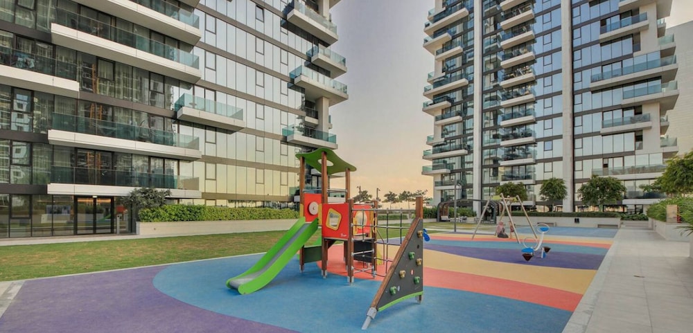 Lux 1BR w World Highest Sky Track Rooftop Pool