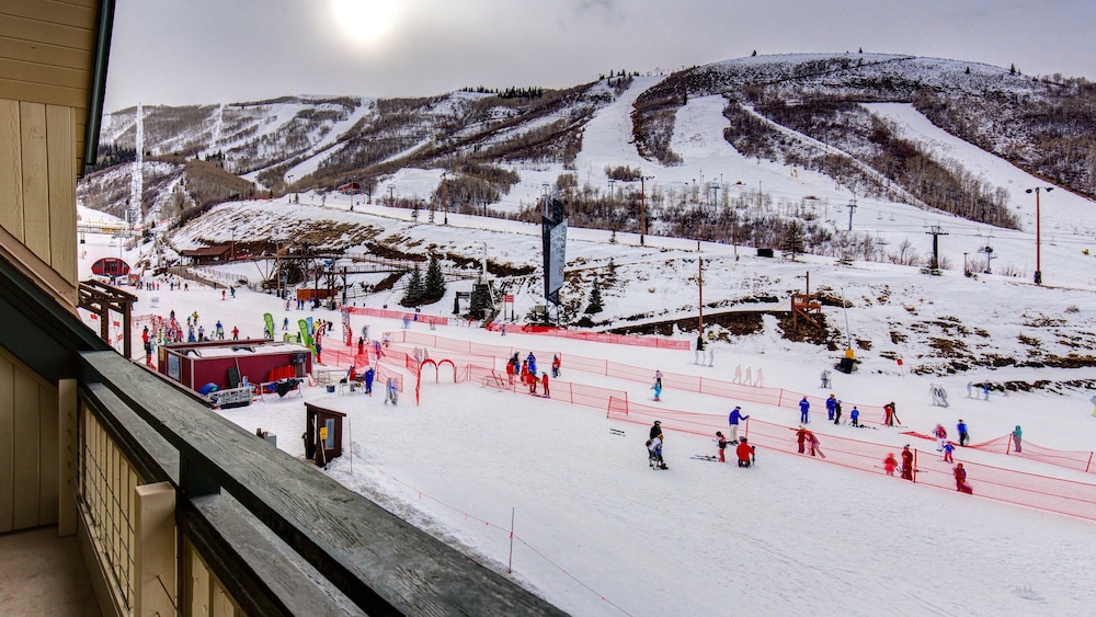 Ski Ge Loft 3 Bedroom Condo by RedAwning