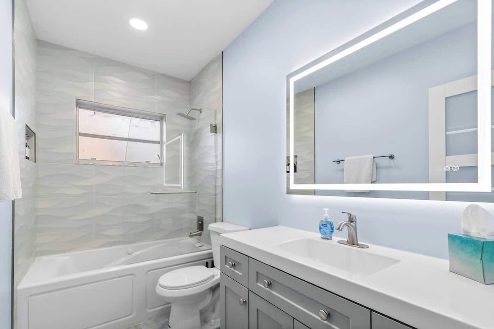 Colonial Manor Condos - Fort Lauderdale