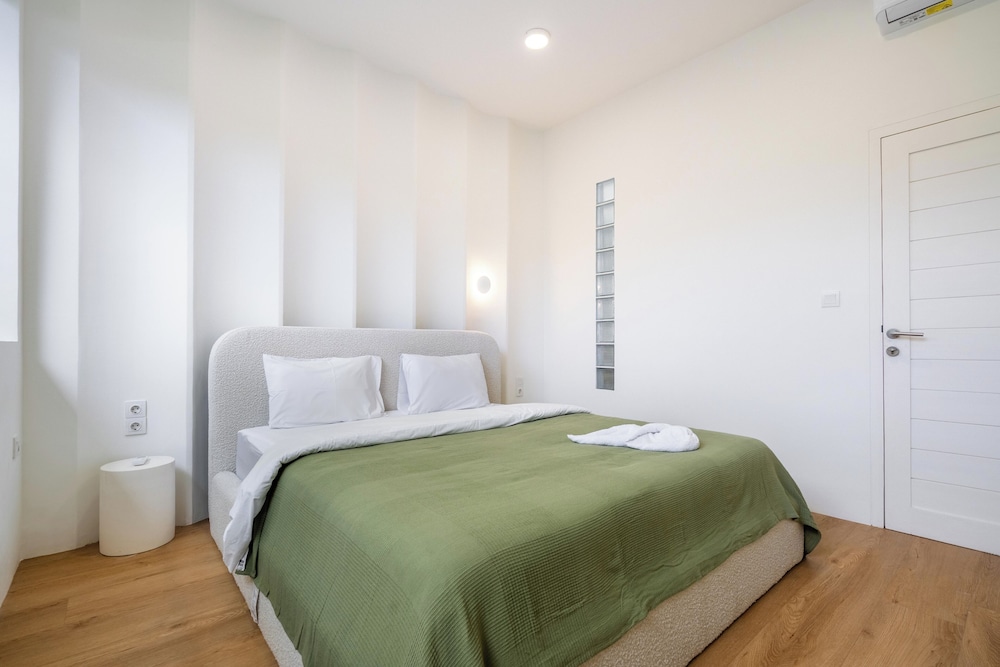 Dreamland Villa with Pool 3 min to Beach