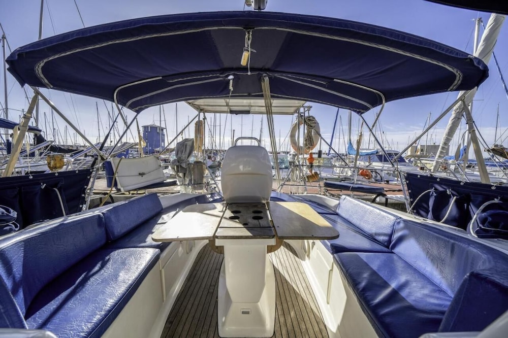 Precioso Barco en Puerto del Masnou en el Maresme