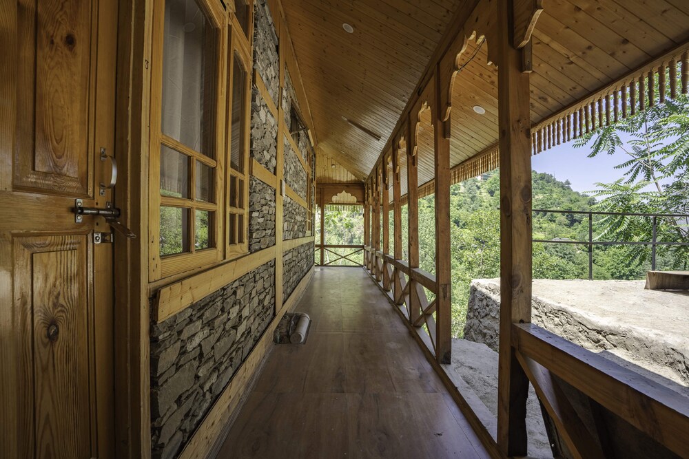 Tirthan Village Resort