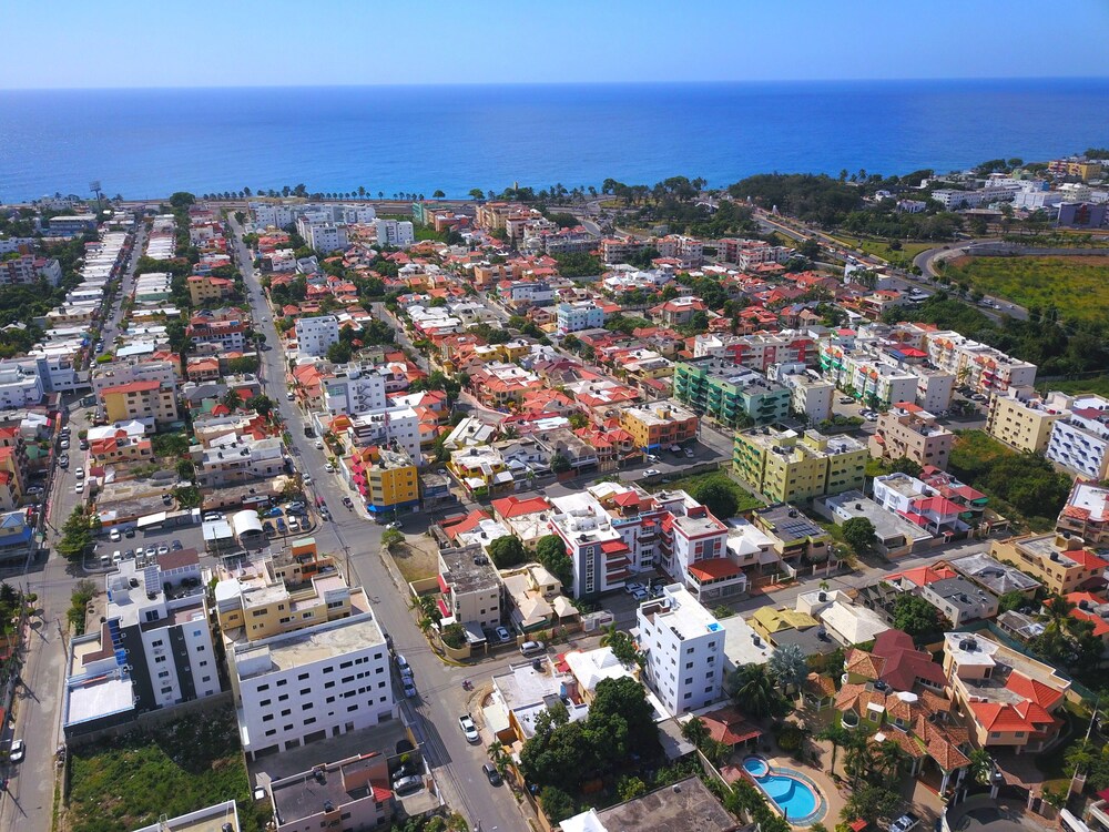 Quiet 1 Bedroom Apartment Premium Wi-fi 2 Beds 15 Minutes From the Airport view 5