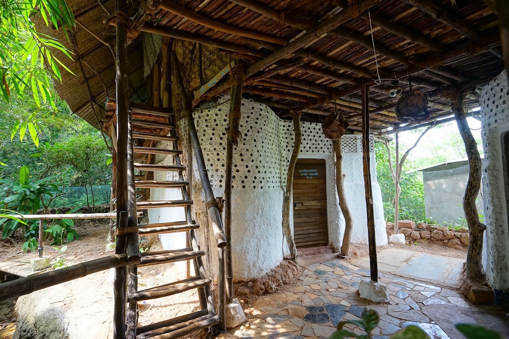 Saraya Art Cafe B&B