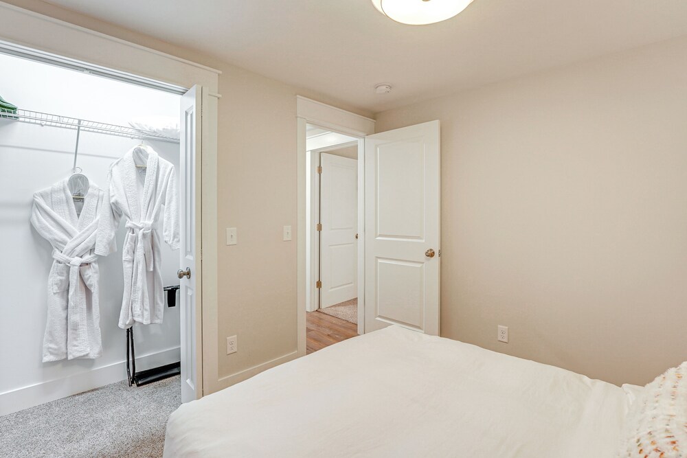 Serene & Updated Escape: 1 Mi to Heritage Landing