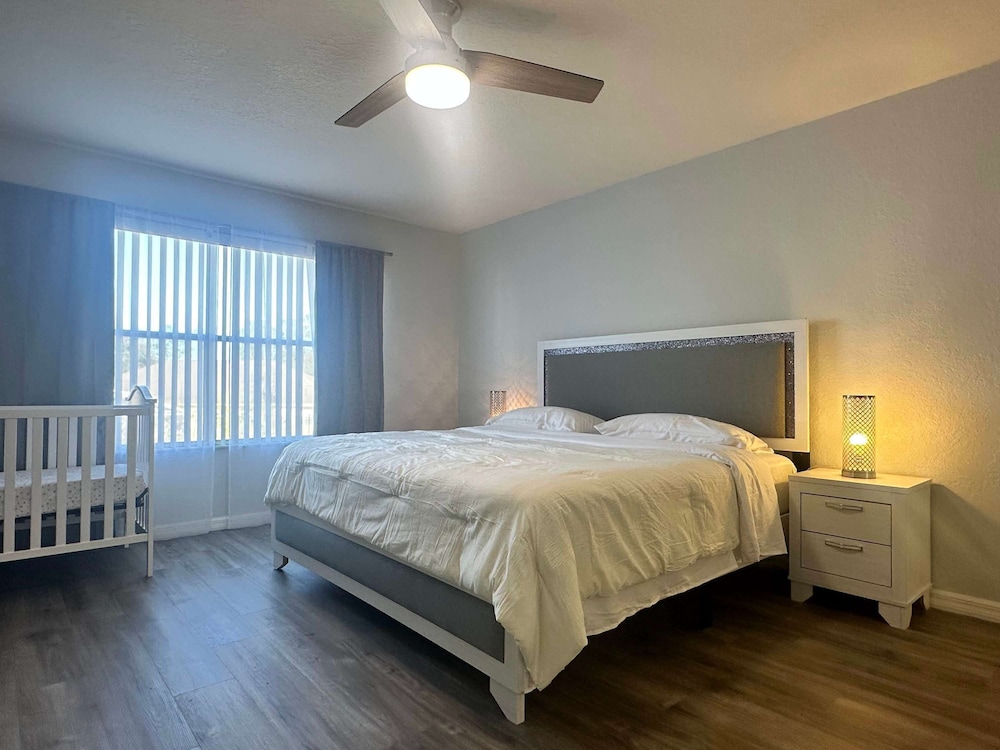 Family Villa 5 Bedroom Near Disney World