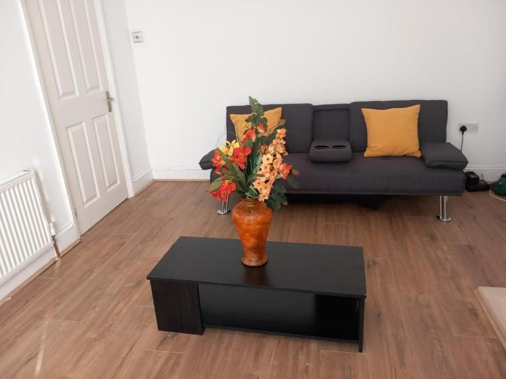 Manchester-2bedroom-1bathroom-wifi (108947701)