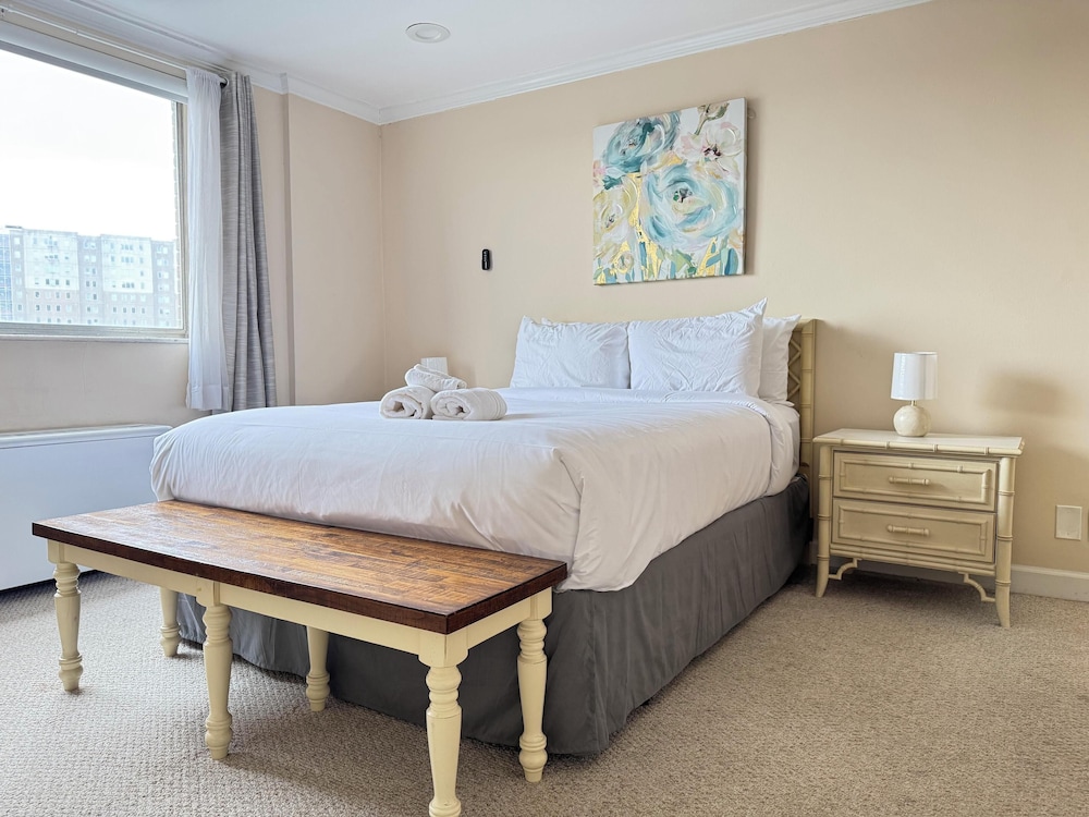 Downtown 3BD City View with Washer Dryer