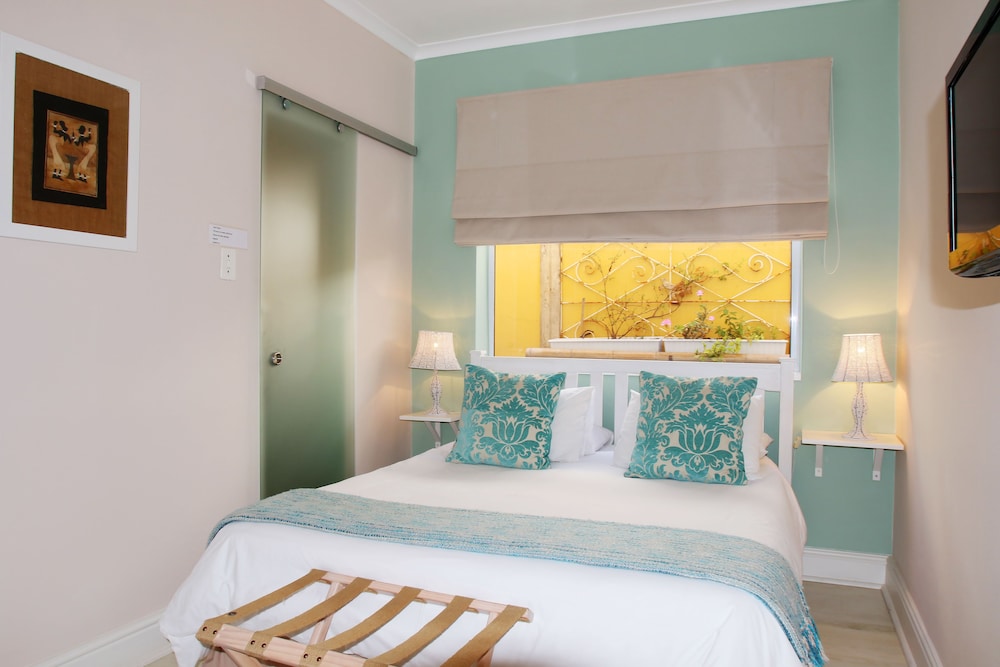 Dolphin Inn Guest House