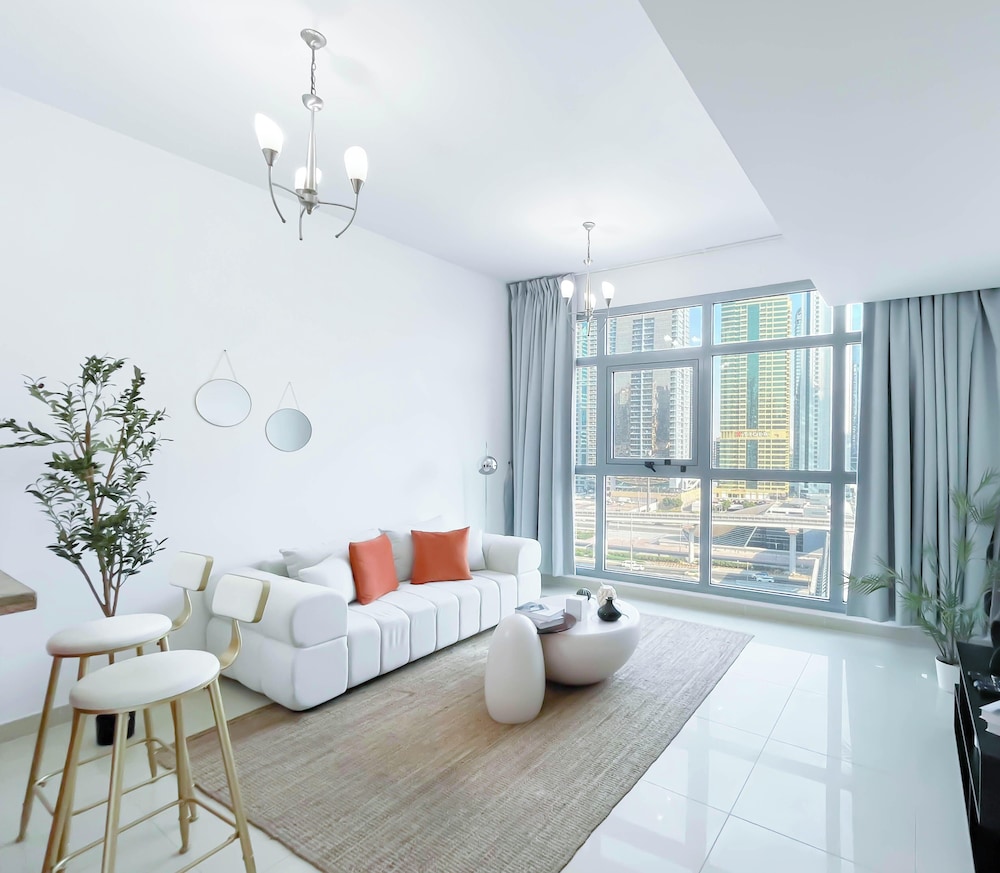 Prestige Marina Living 1BR Balcony, Pool & Gym