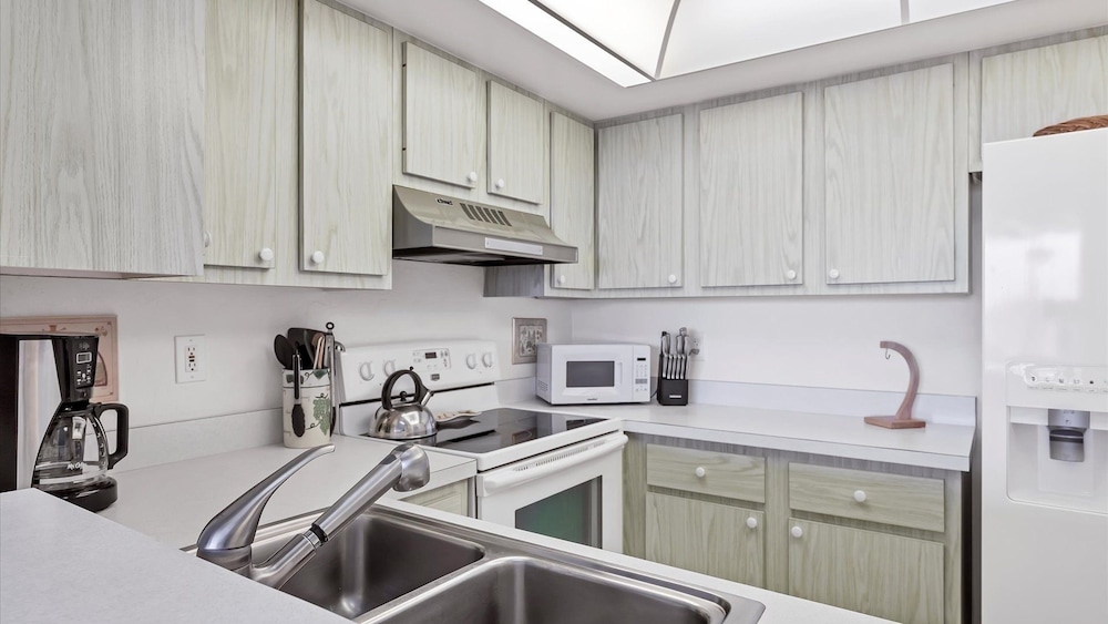 Anchorage Resort 6th Floor 2 bedroom Condo on Siesta Key 2 Condo