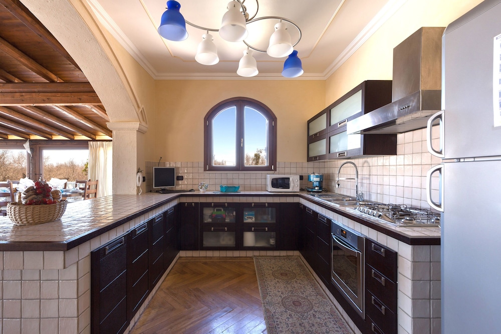 Villa Flo en Sannicola — kitchen