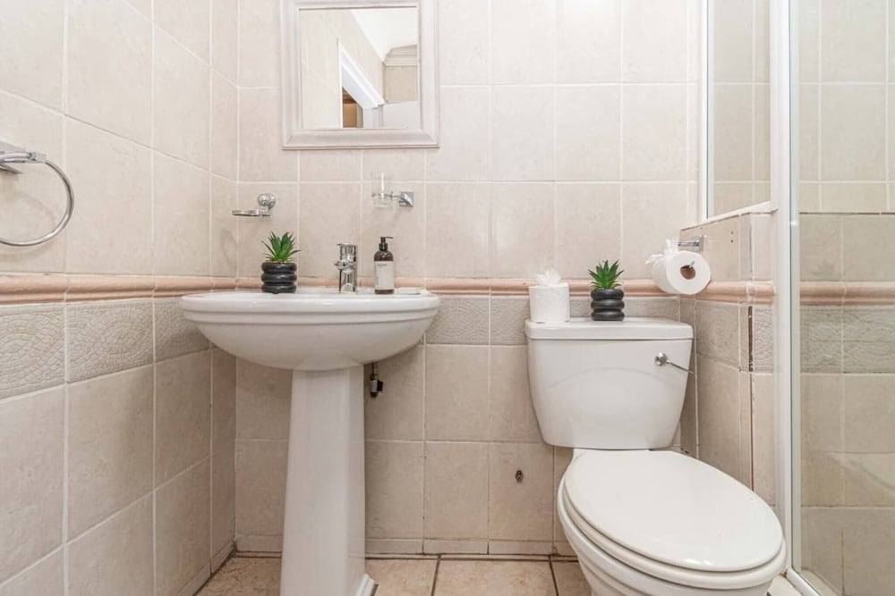 Super Spacious Fun Home! With Pool, Den and Bar