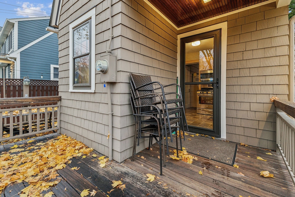 Charming Ann Arbor Retreat Near Dt & Attractions 3 Bedroom Home