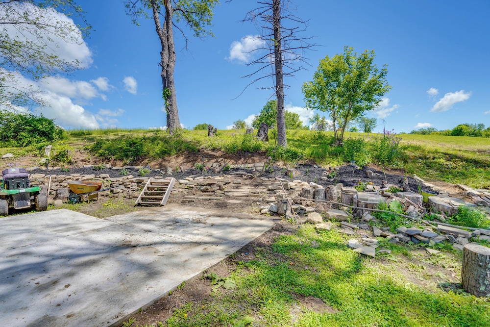 4 Mi to Dtwn Catskill: Mtn-view Home