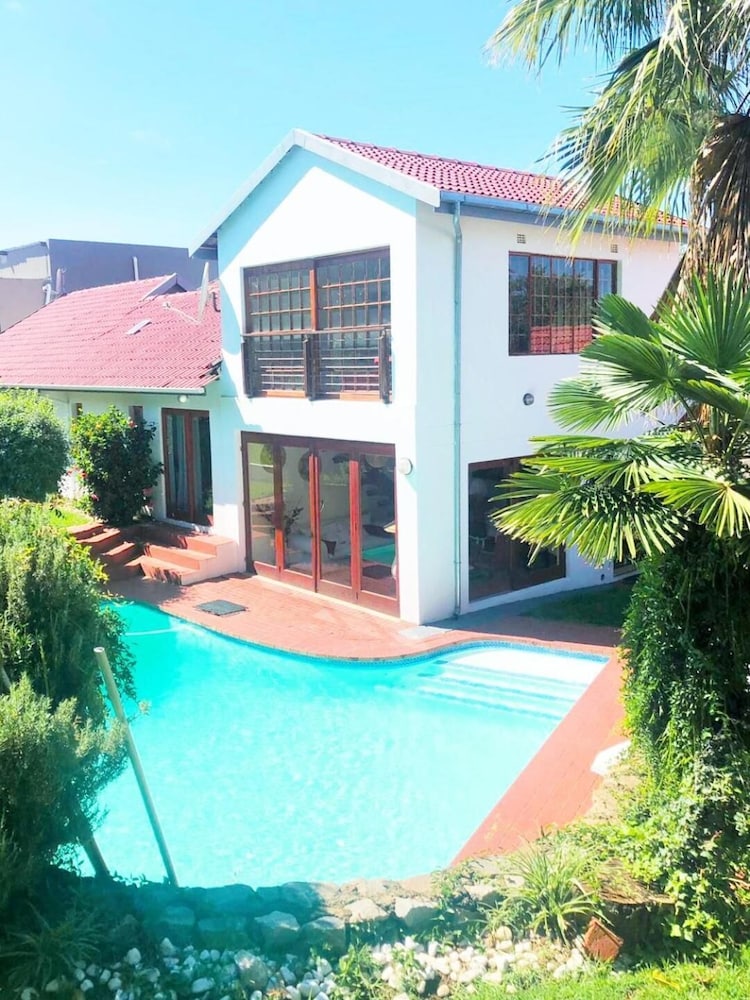 Mizizi House of Sandton Bed & Breakfast