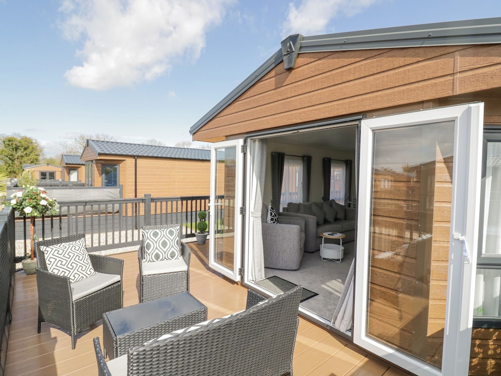 Long Acres Lodge