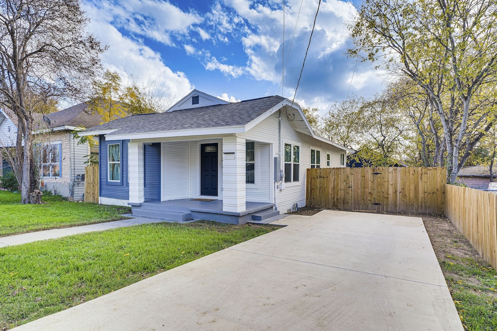 Charming San Antonio Home ~ 2 Mi to The Alamo! view 2