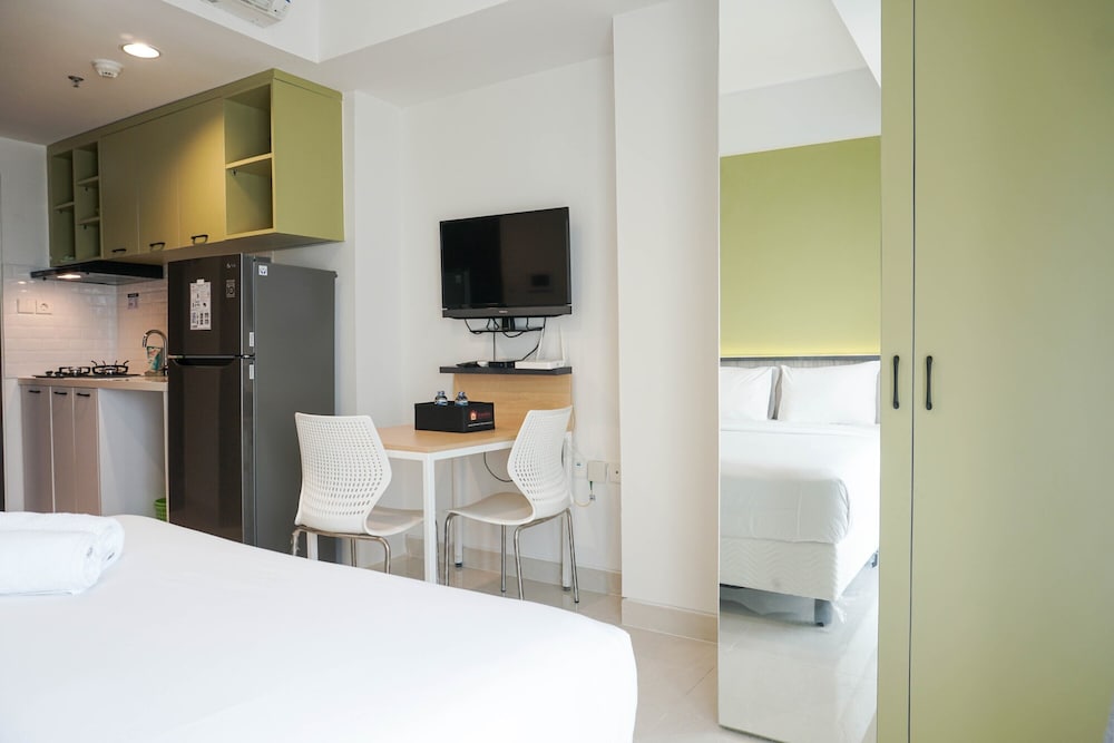 New Furnished with Strategic Place @ Studio West Vista Apartment view 3