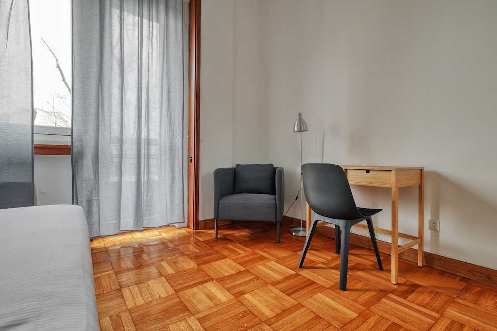 JOIVY Welcoming 3BR Flat in Milan Centre