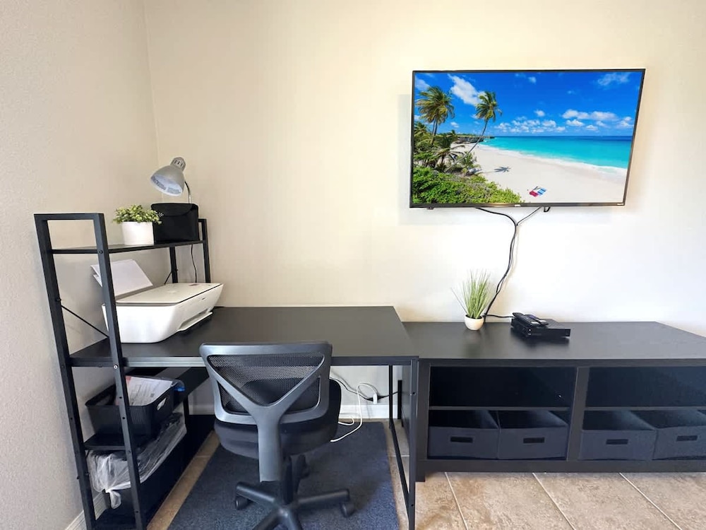 Very Near Disney 3 Bd Condo Walmart 1 min Away