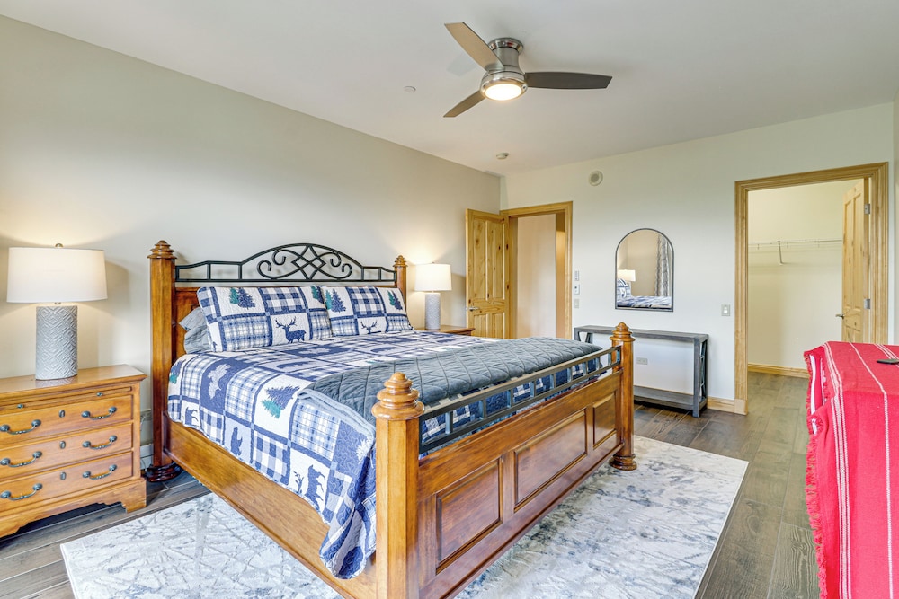 2 Mi to Angel Fire Resort: Luxury Condo w/ Balcony