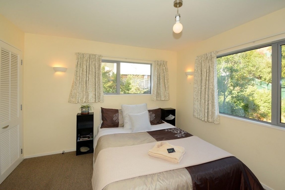 Baldwin Street BNB