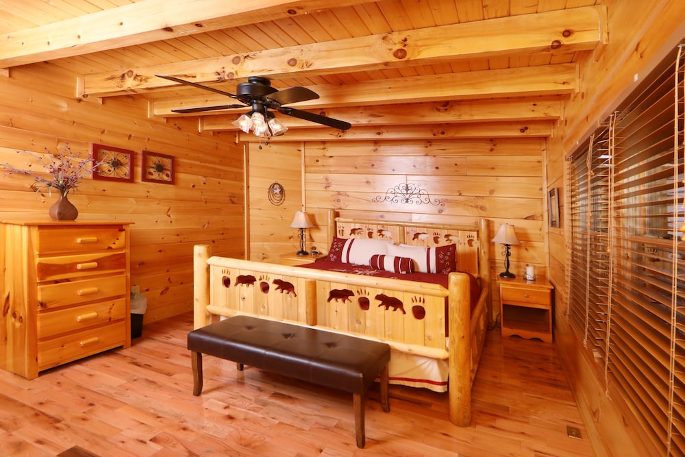 Amazing Grace - Two Bedroom Cabin view 2