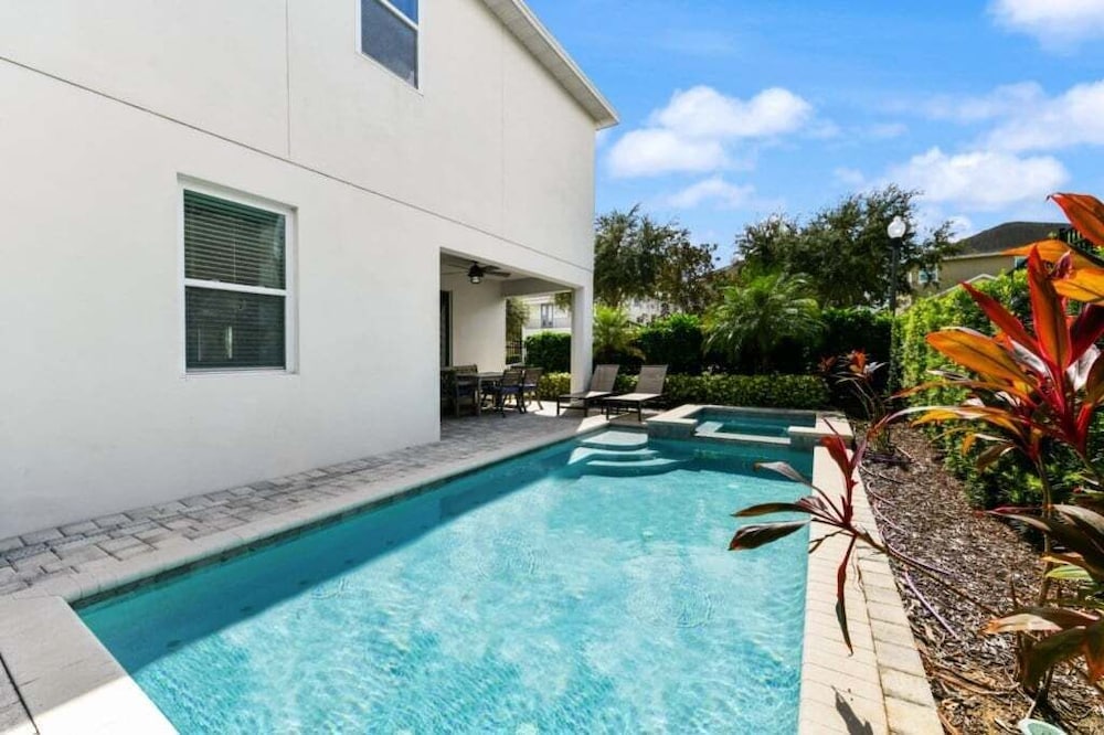 Elegant 8br Retreat W/ Private Pool, Spa & Family-friendly Comfort 8 Bedroom Villa