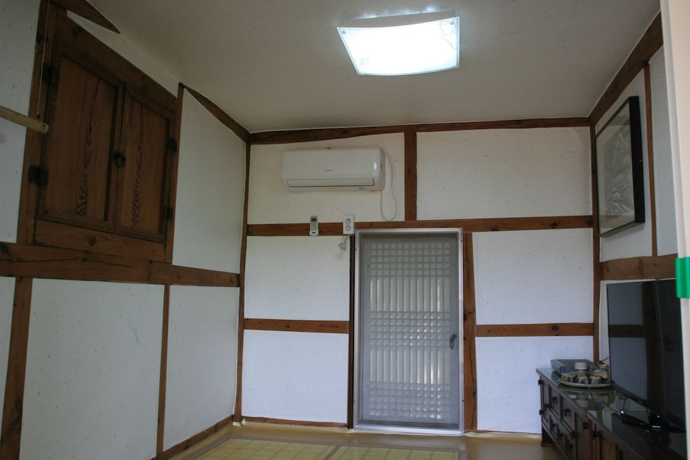 Yi Jin-rae's Historic House