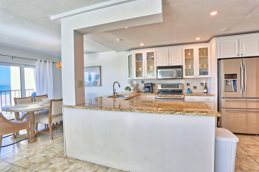 Land's End 9-301 Beach Front-premier