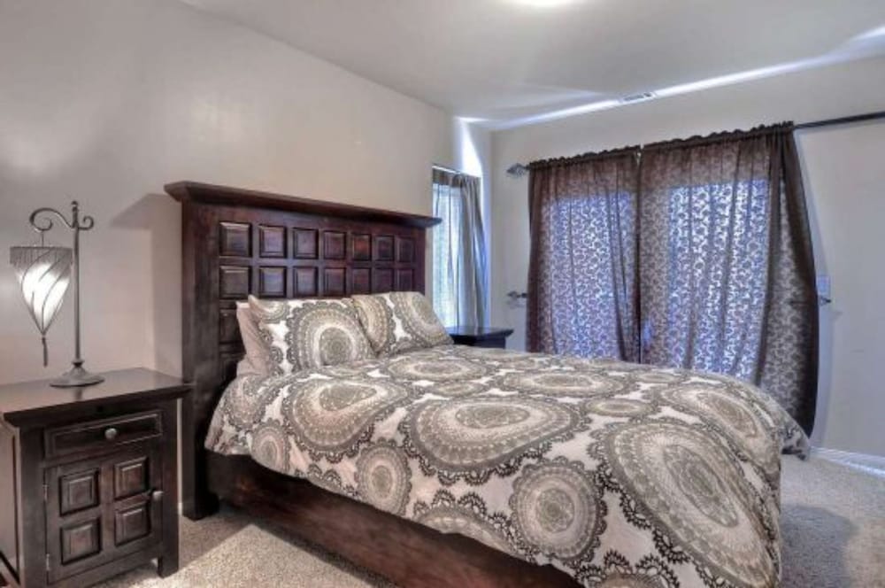 Boulder Bay Lodge by Avantstay Boulder Bay Home w Hot Tub Large Patio Game Room