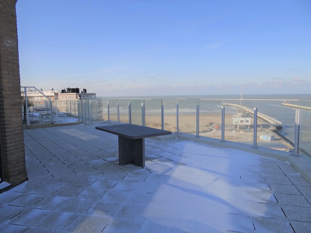 Seaside Serenity Apartment