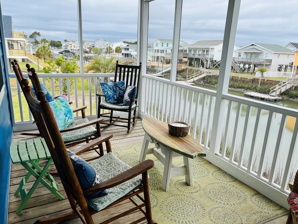 Heaven's Anchor 3 Bedroom Home by RedAwning