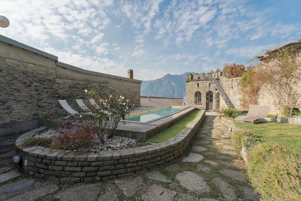 Villa Torre di Palanzo With Magnificent View by Rent all Como
